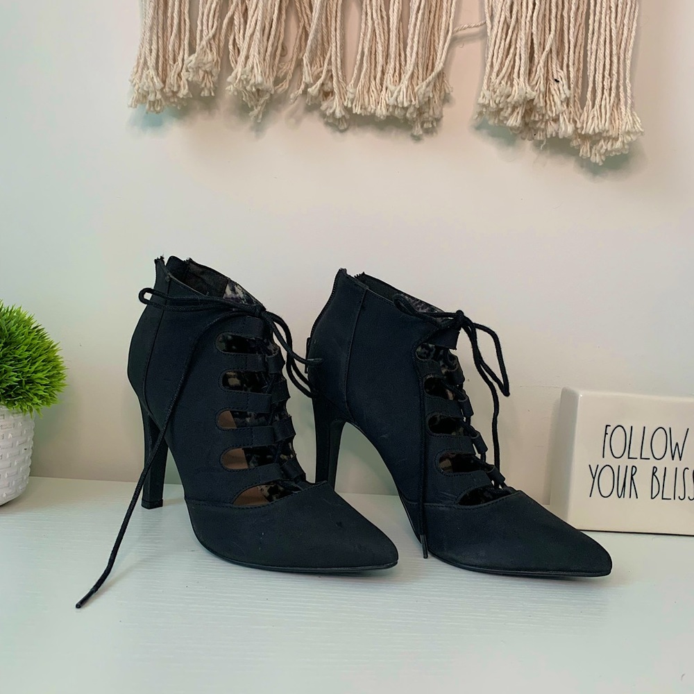 Black Pointed Close-Toed Heels